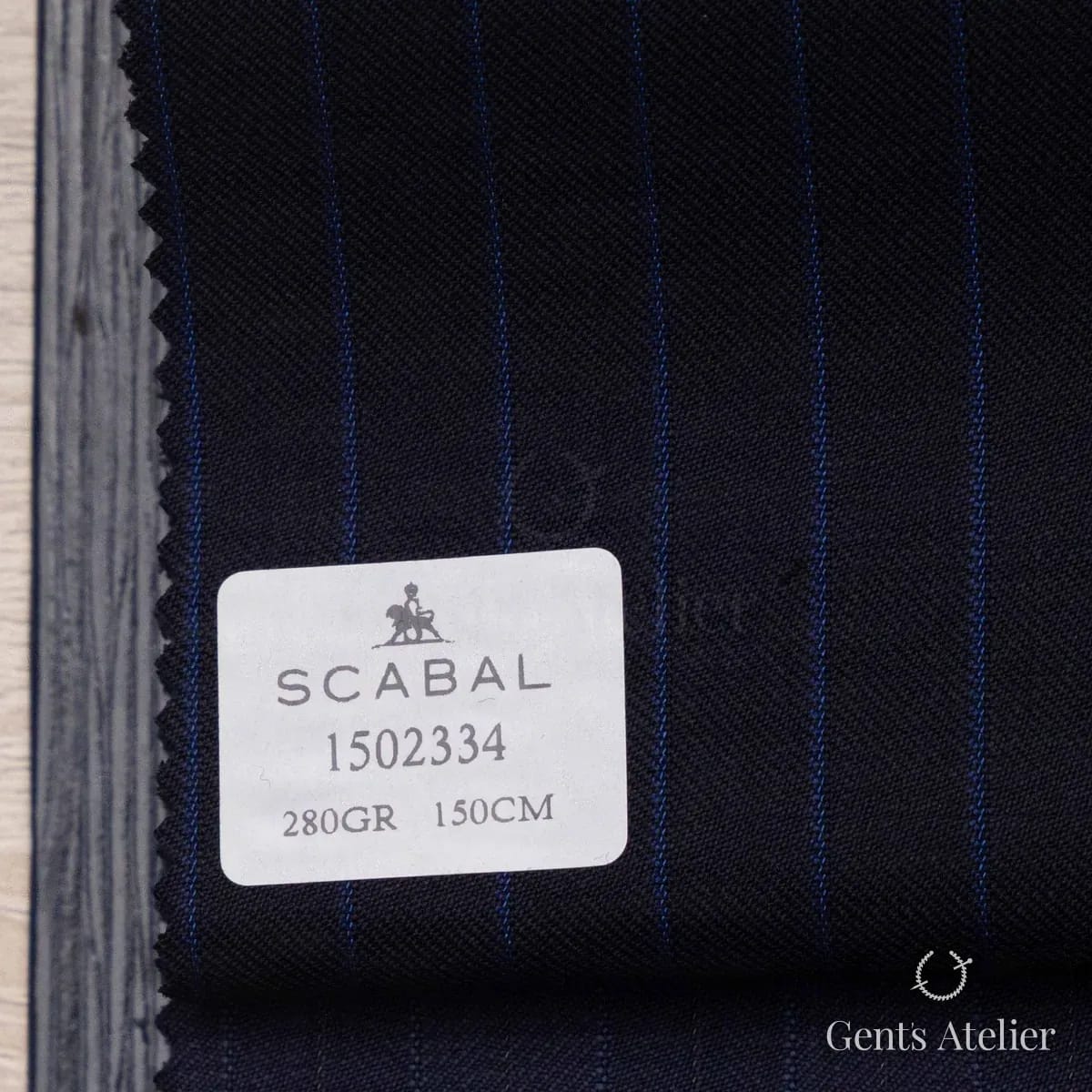 Образец ткани Scabal 1502334 с этикеткой, тёмно-синий