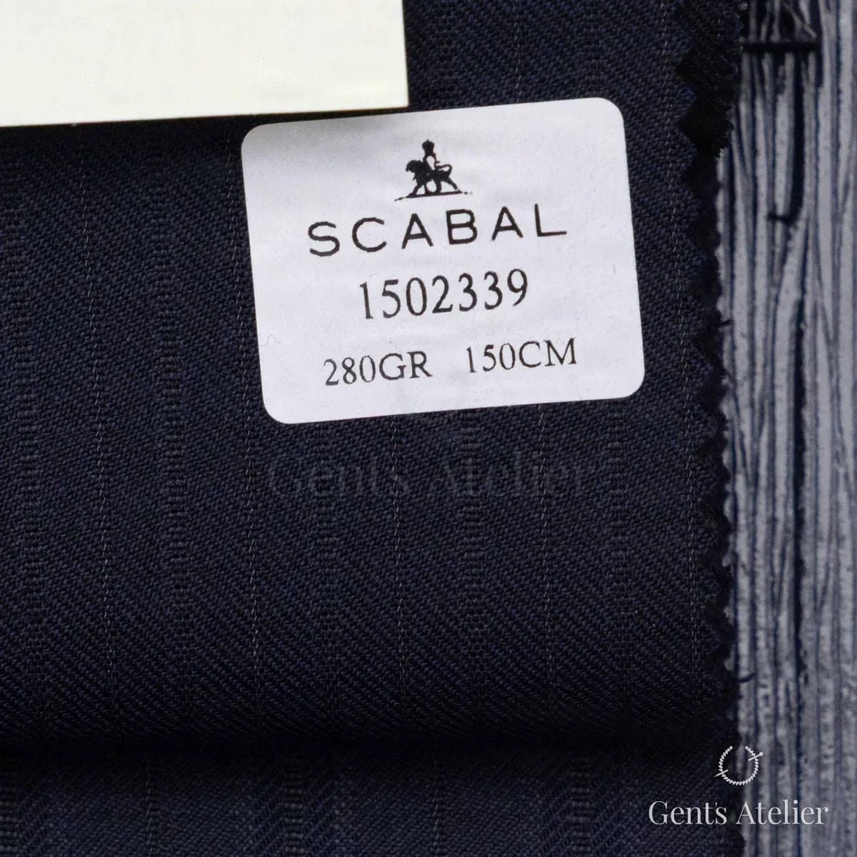 Образец ткани Scabal 1502339 с этикеткой, тёмно-синий