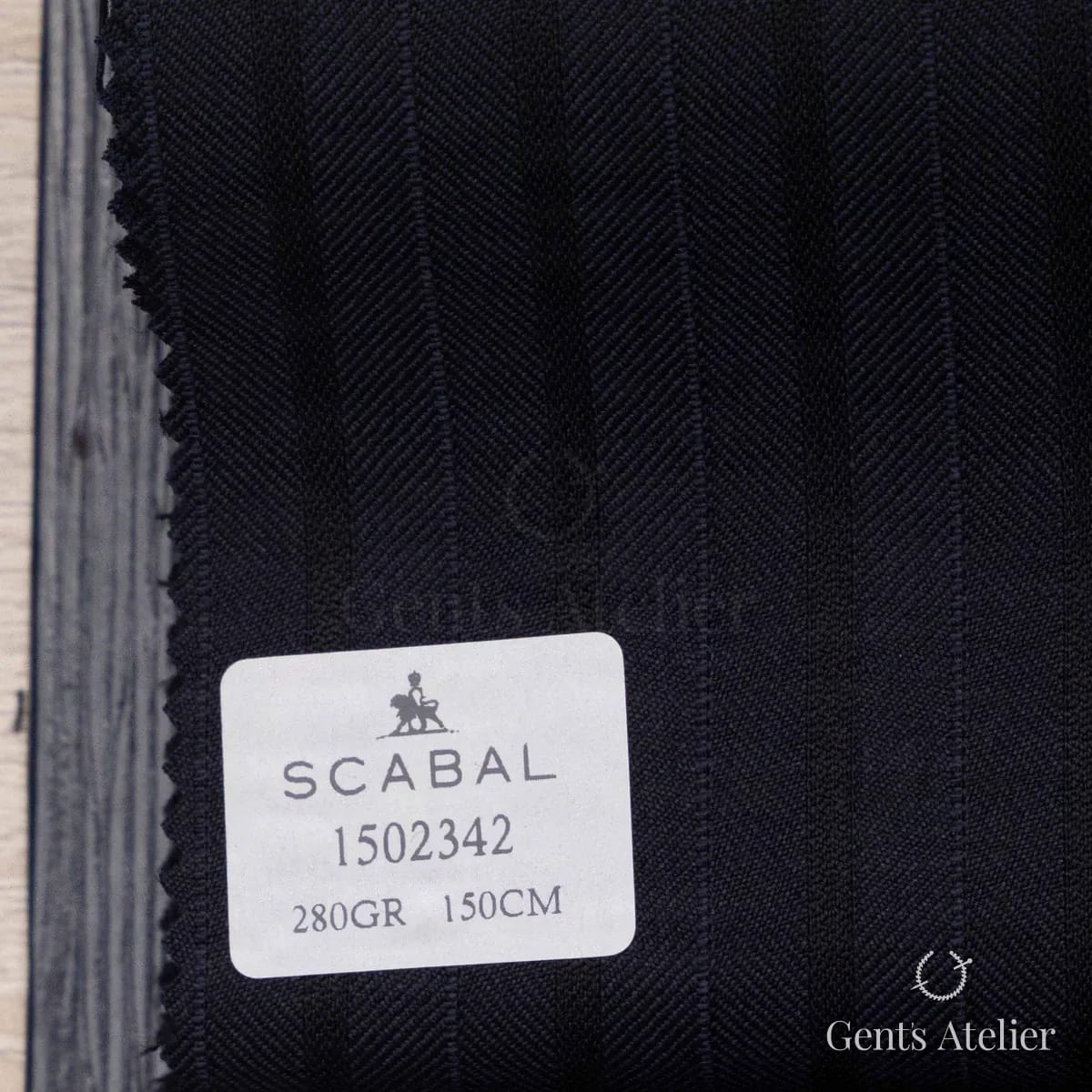 Образец ткани Scabal 1502342 с этикеткой, тёмно-синий