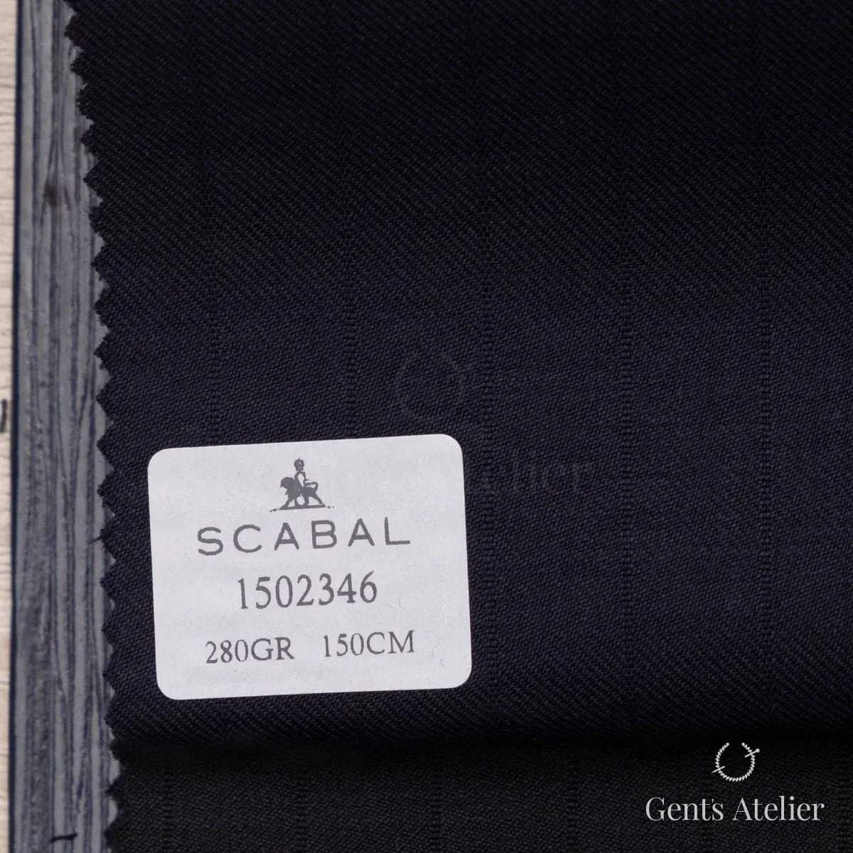 Образец ткани Scabal 1502346 с этикеткой, тёмно-синий