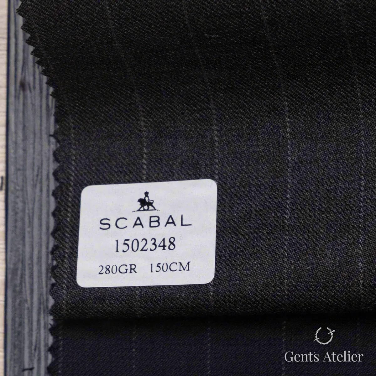 Образец ткани Scabal 1502348 с этикеткой, серо-коричневый