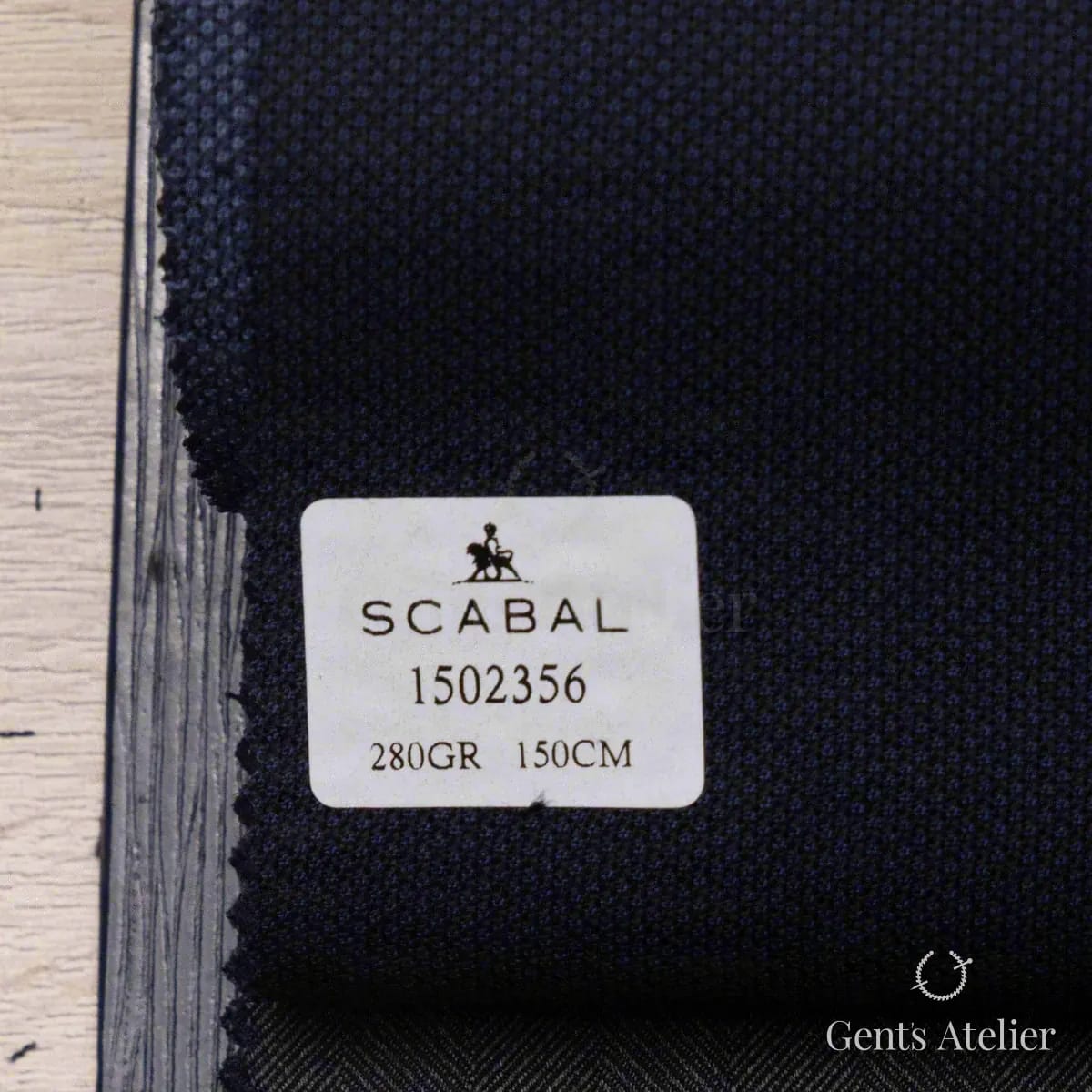 Образец ткани Scabal 1502356 с этикеткой, почти чёрный тёмно-синий