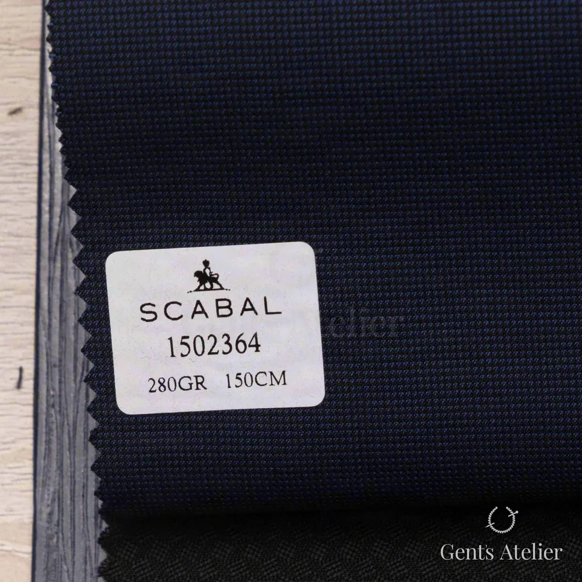 Образец ткани Scabal 1502364 с этикеткой, тёмно-синий