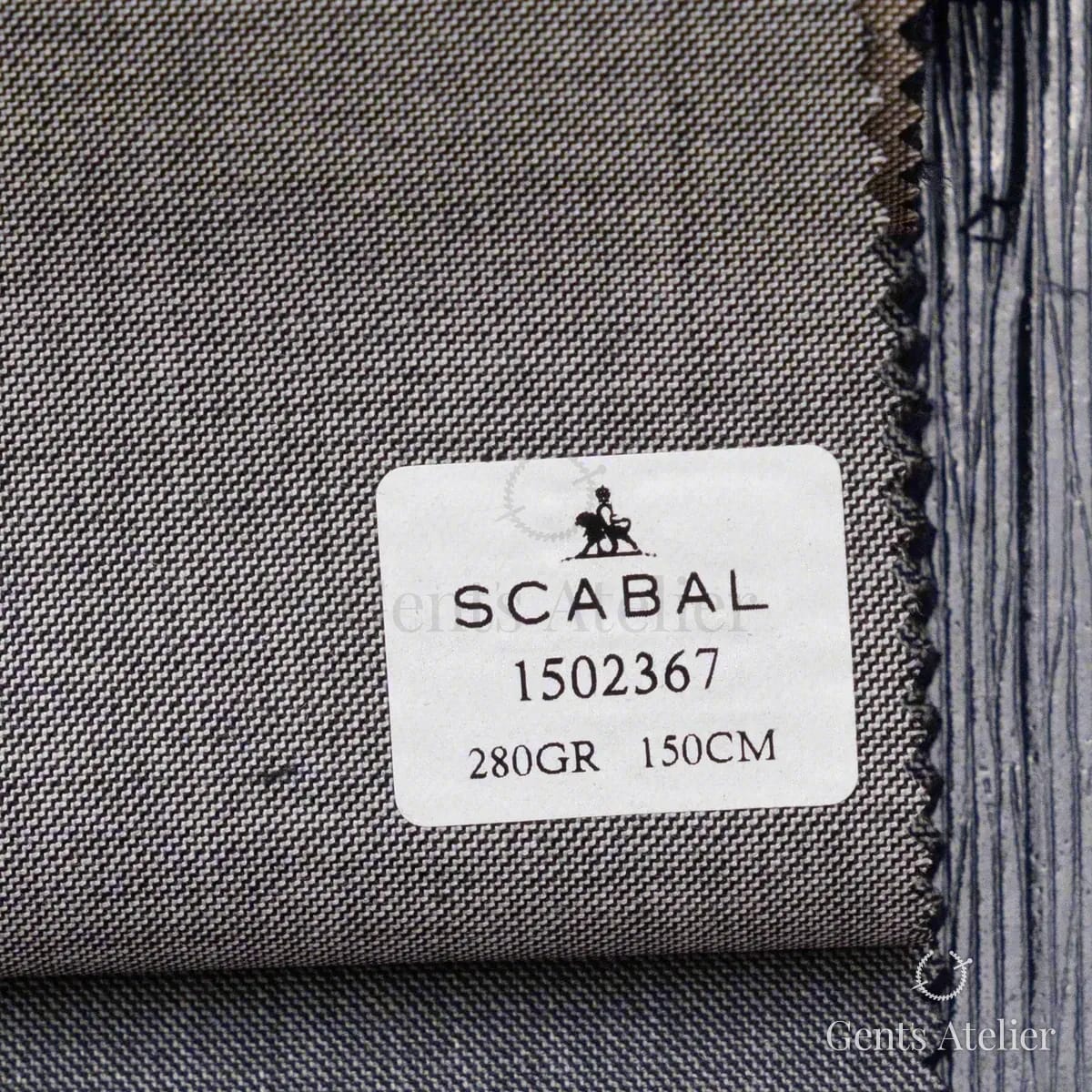 Образец ткани Scabal 1502367 с этикеткой, серо-голубой