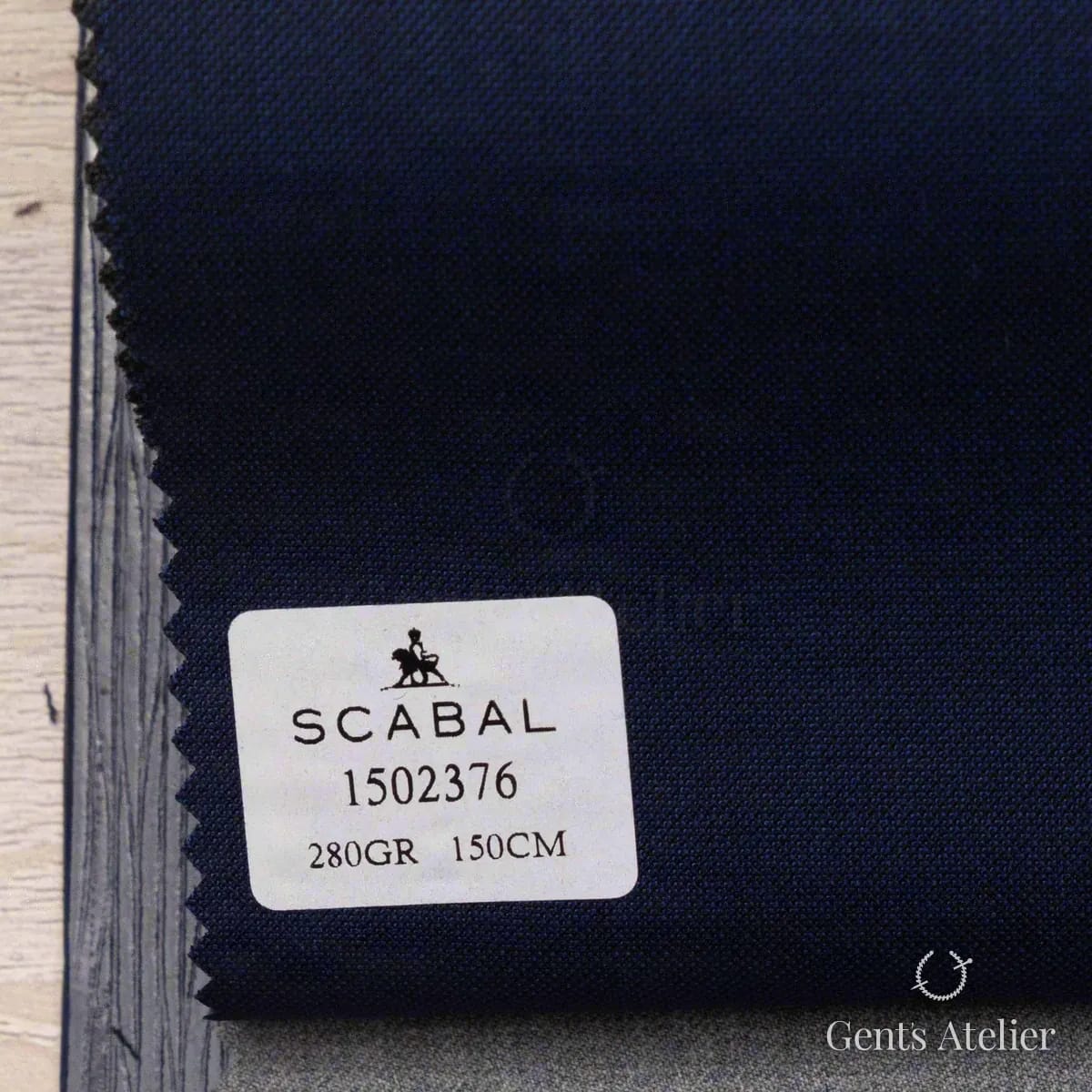 Образец ткани Scabal 1502376 с этикеткой, тёмно-синий