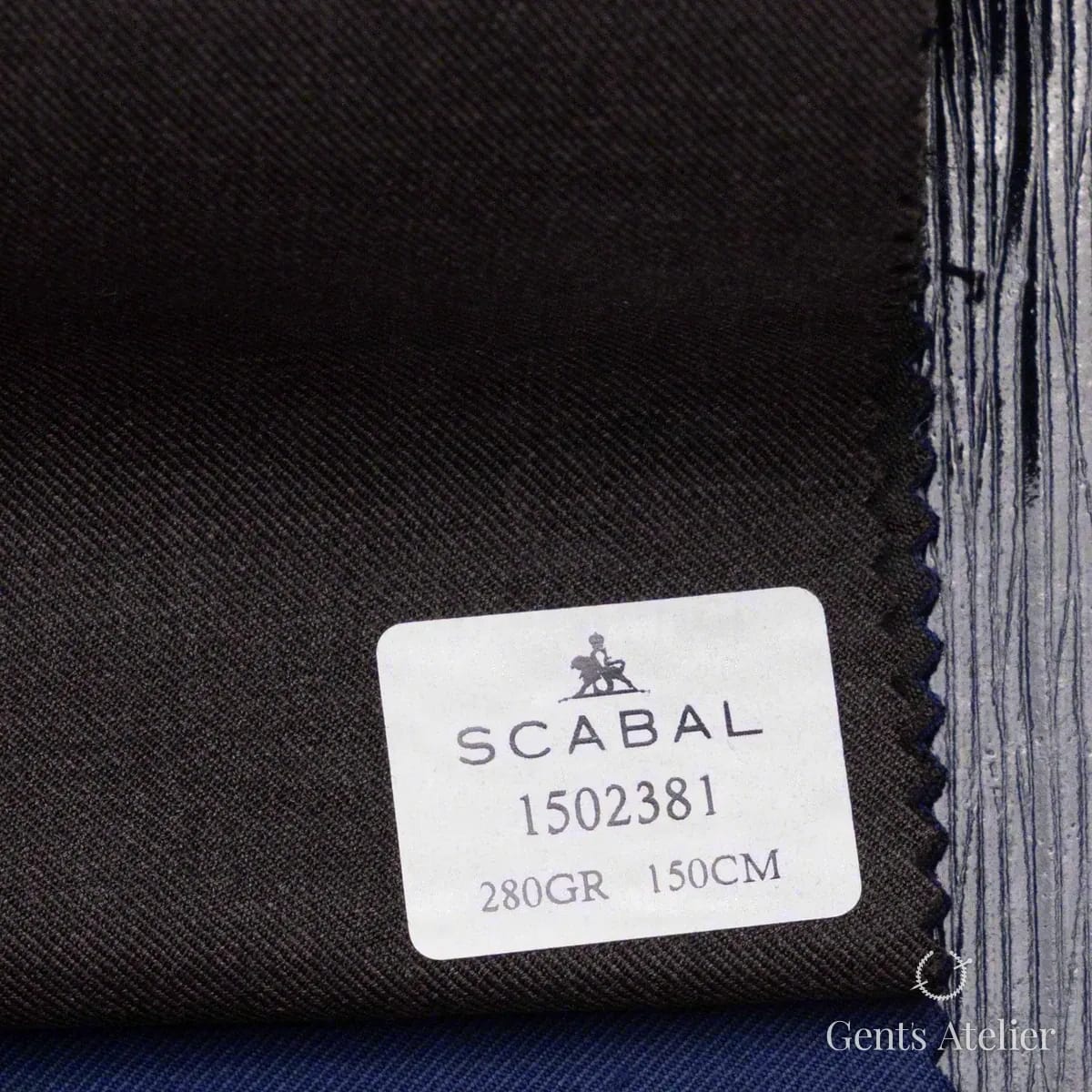 Образец ткани Scabal 1502381 с этикеткой, тёмно-синий