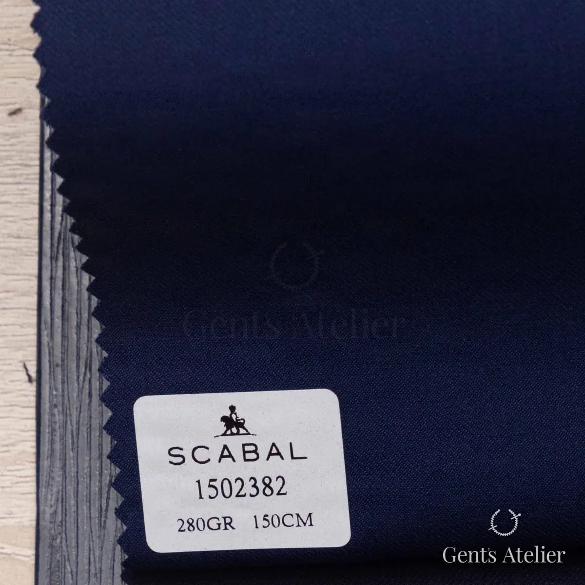Образец ткани Scabal 1502382 с этикеткой, тёмно-синий