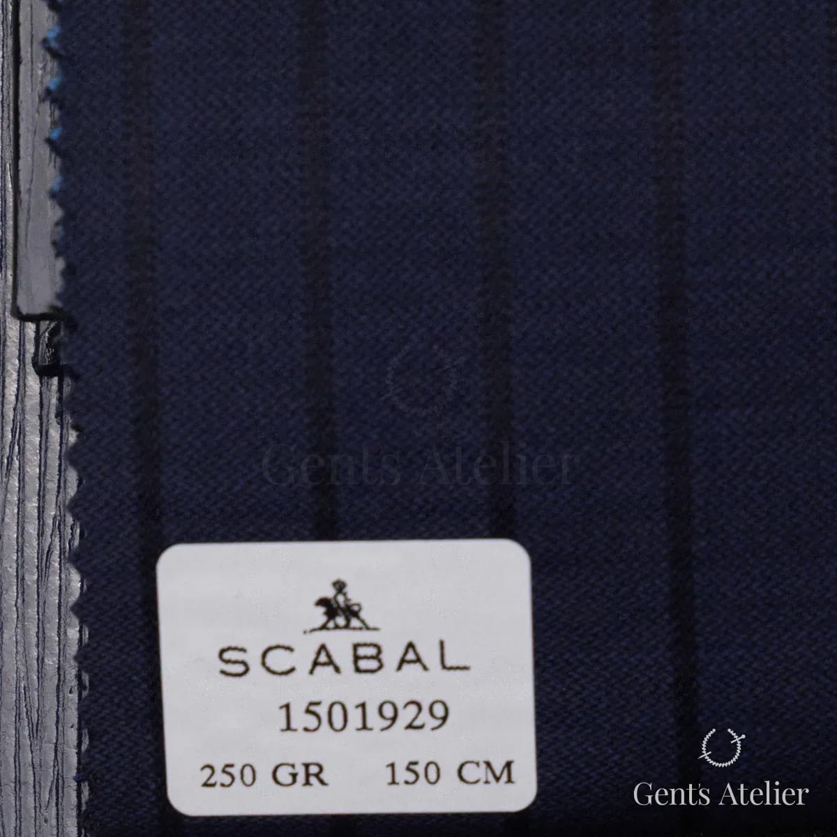 Образец ткани Scabal 1501929 с этикеткой, тёмно-серый