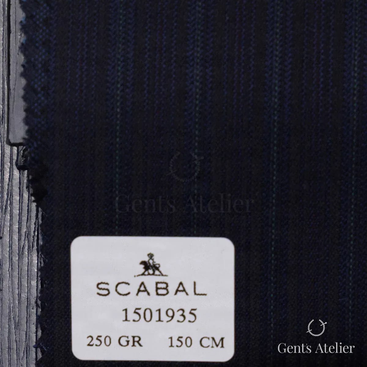 Образец ткани Scabal 1501935 с этикеткой, тёмно-синий с белой полоской