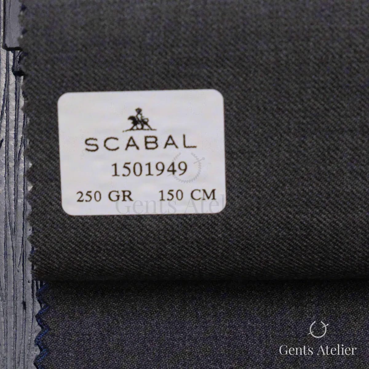 Образец ткани Scabal 1501949 с этикеткой, почти чёрный тёмно-серый