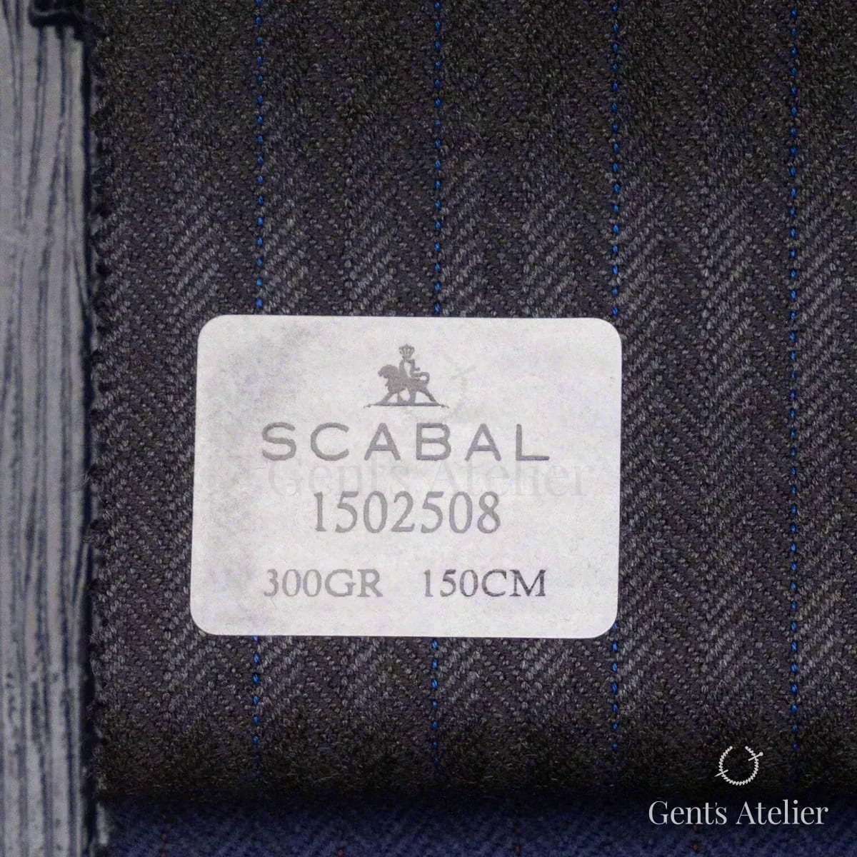Образец ткани Scabal 1502508 с этикеткой, тёмно-серый