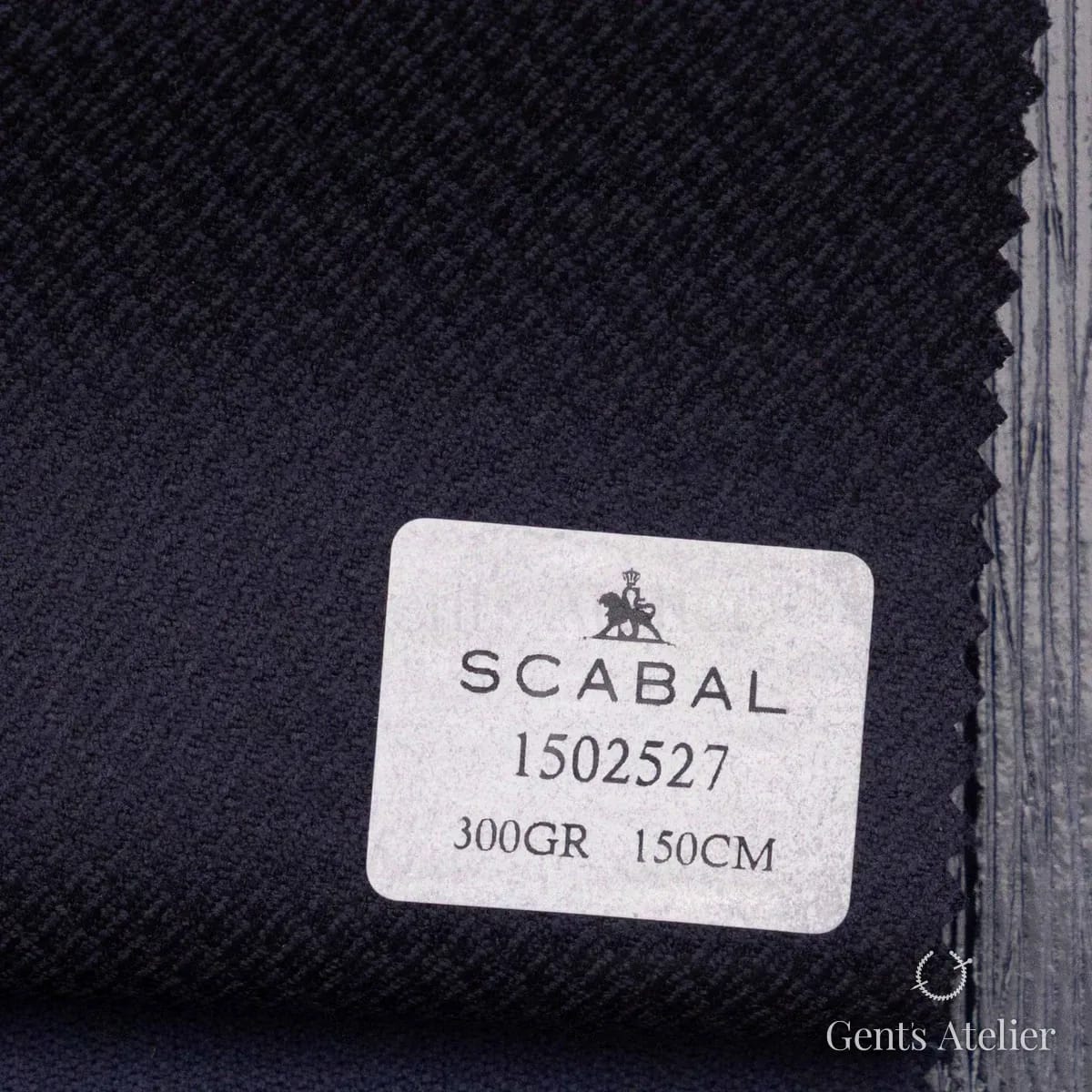 Образец ткани Scabal 1502527 с этикеткой, тёмно-синий
