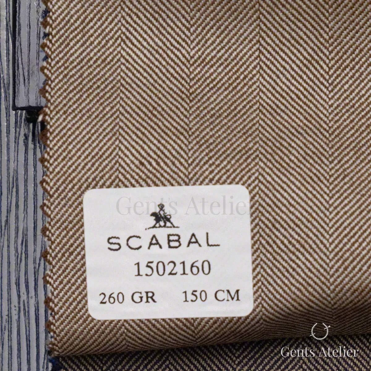 Образец ткани Scabal 1502160 с этикеткой, песочно-камелевый
