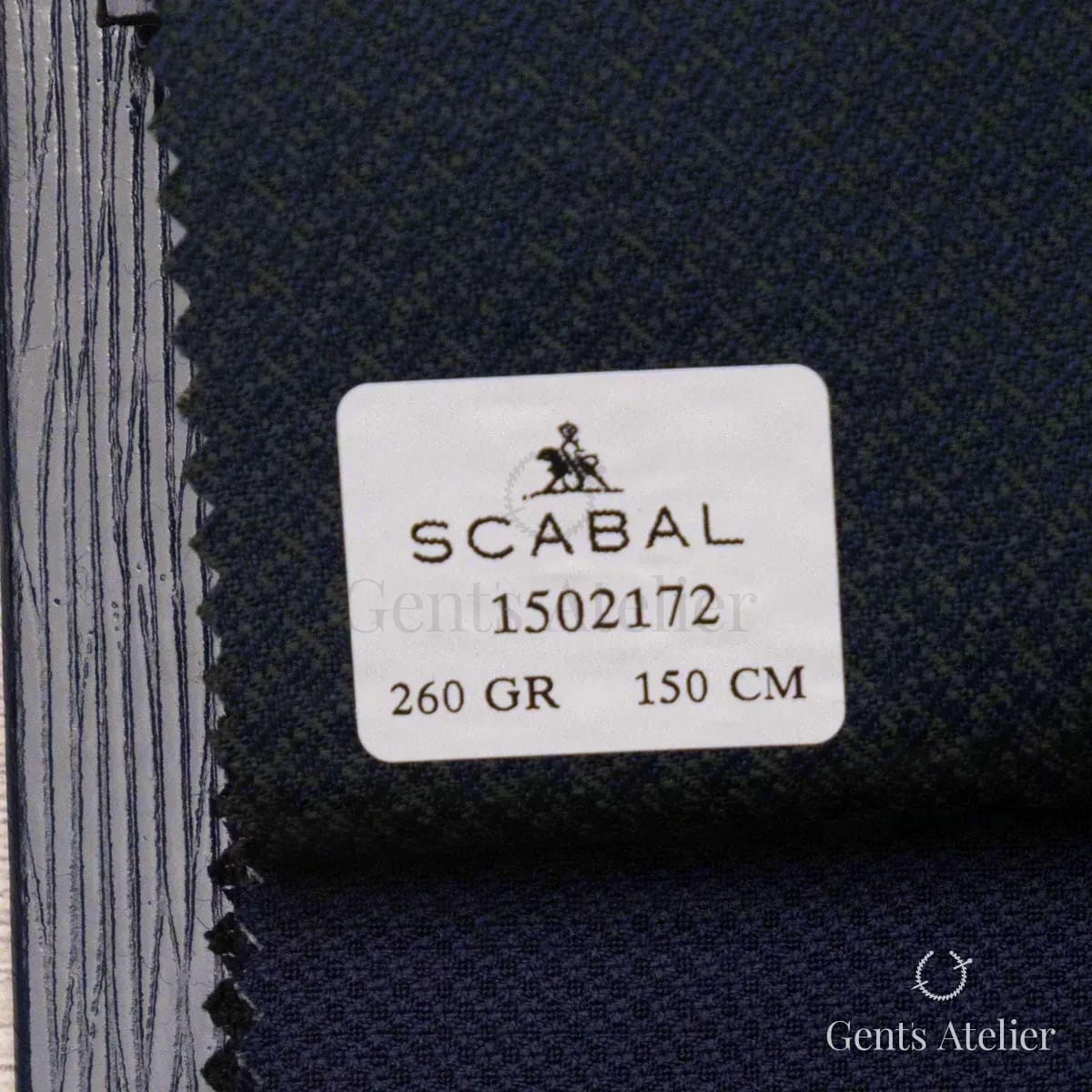 Образец ткани Scabal 1502172 с этикеткой, тёмно-синий с зеленоватым отливом