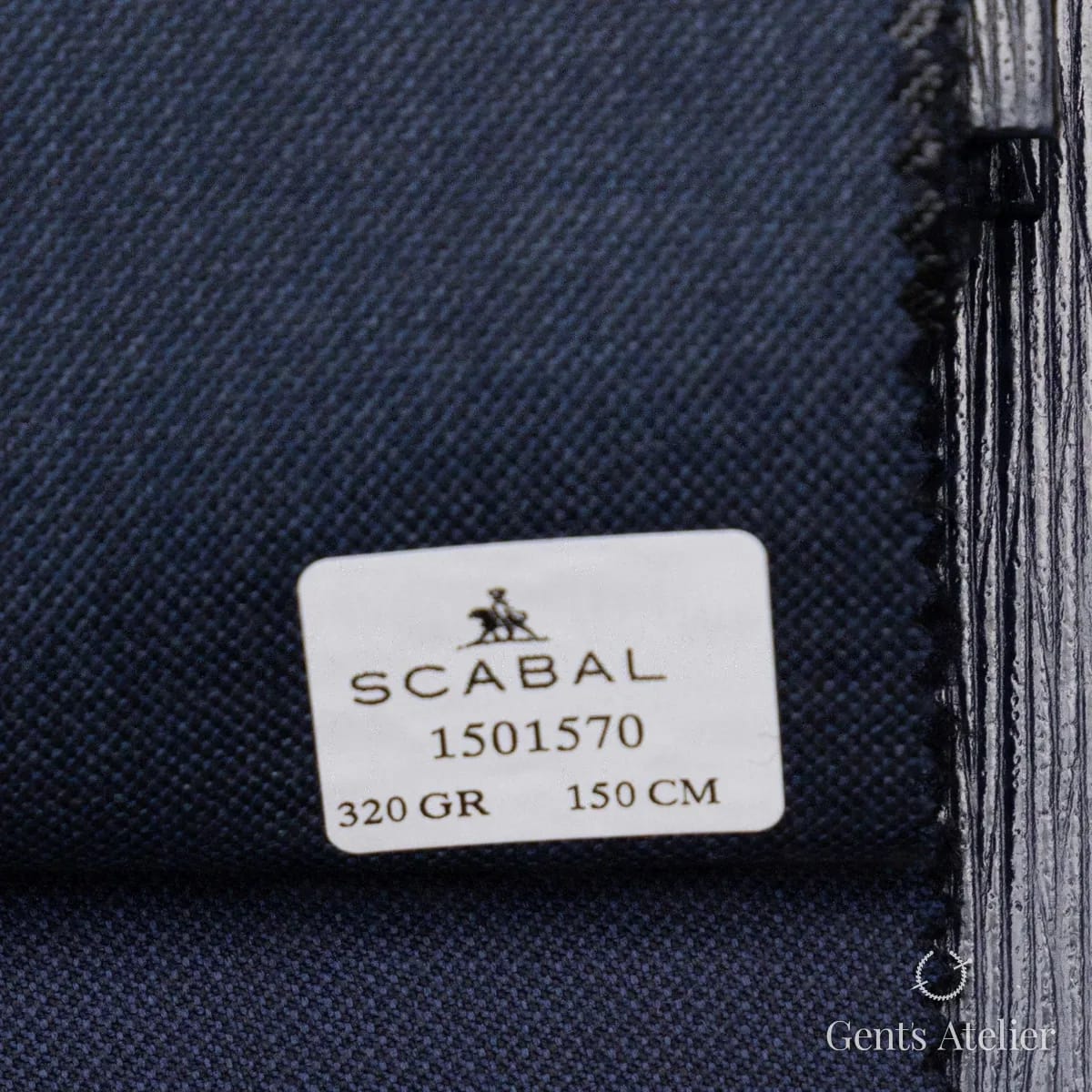 Образец ткани Scabal 1501570 с этикеткой, тёмно-синий
