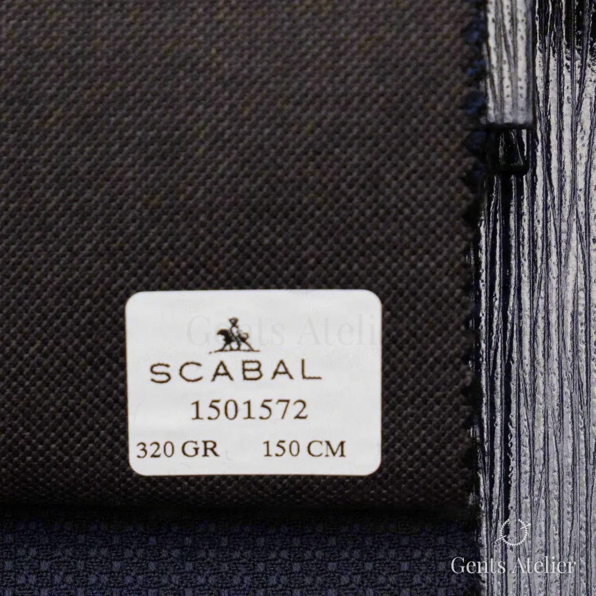 Образец ткани Scabal 1501572 с этикеткой, тёмно-коричневый
