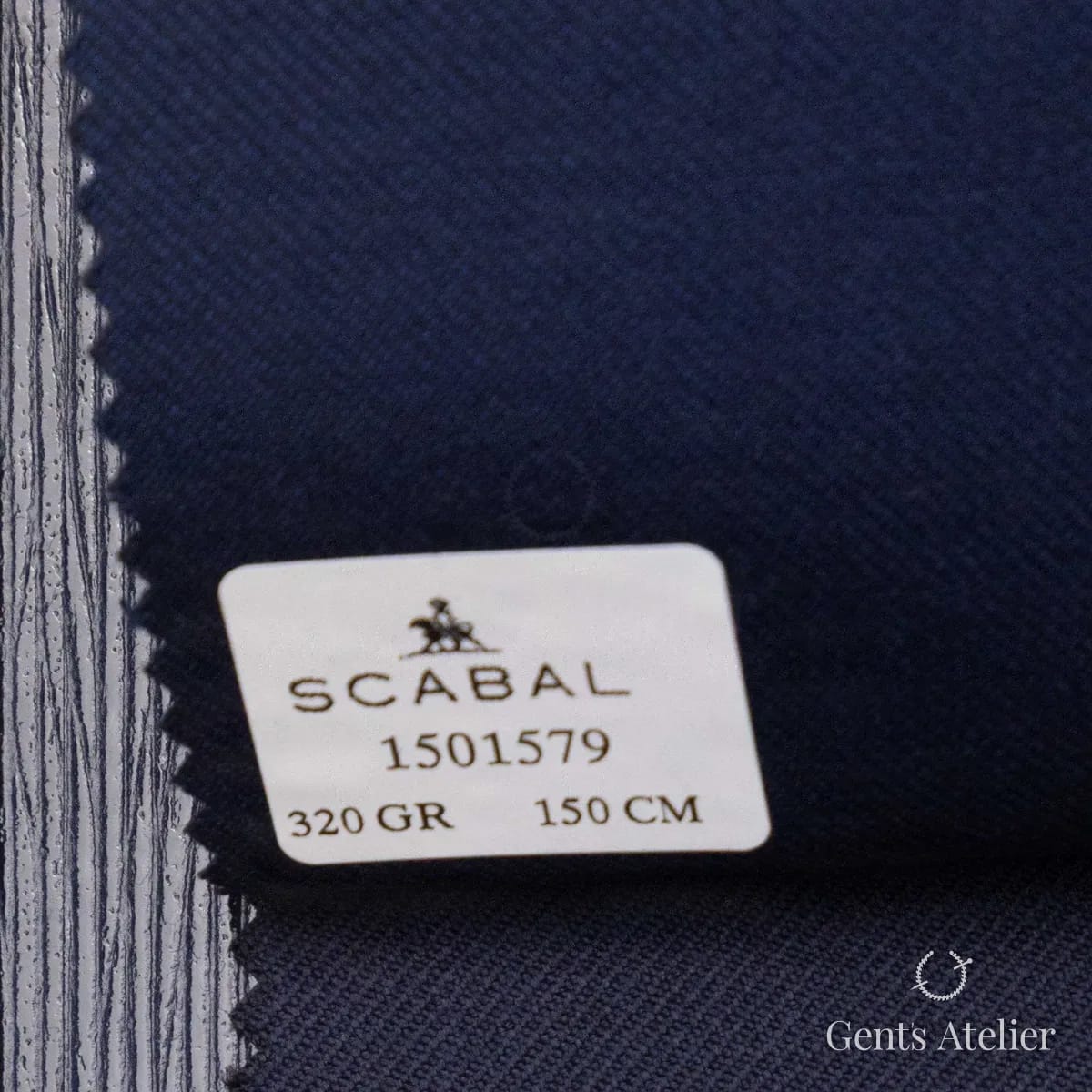 Образец ткани Scabal 1501579 с этикеткой, тёмно-синий