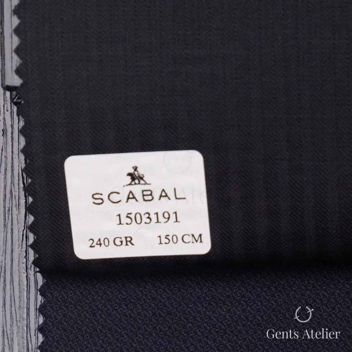 Образец ткани Scabal 1503191 с этикеткой, почти чёрный тёмно-синий