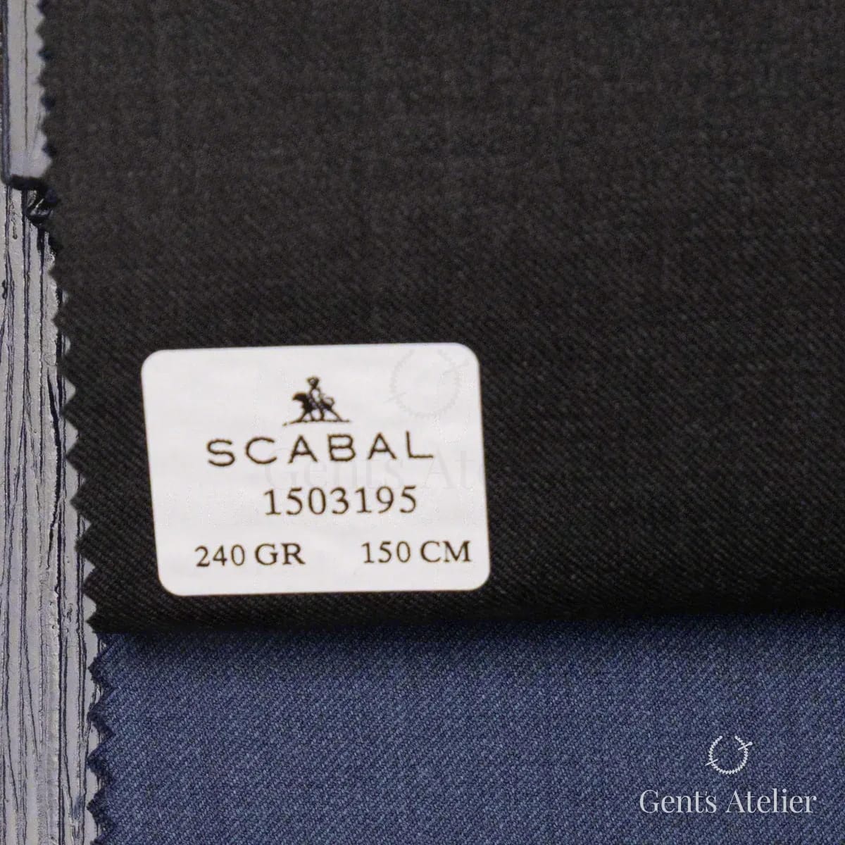 Образец ткани Scabal 1503195 с этикеткой, антрацитово-серый с баклажановым оттенком