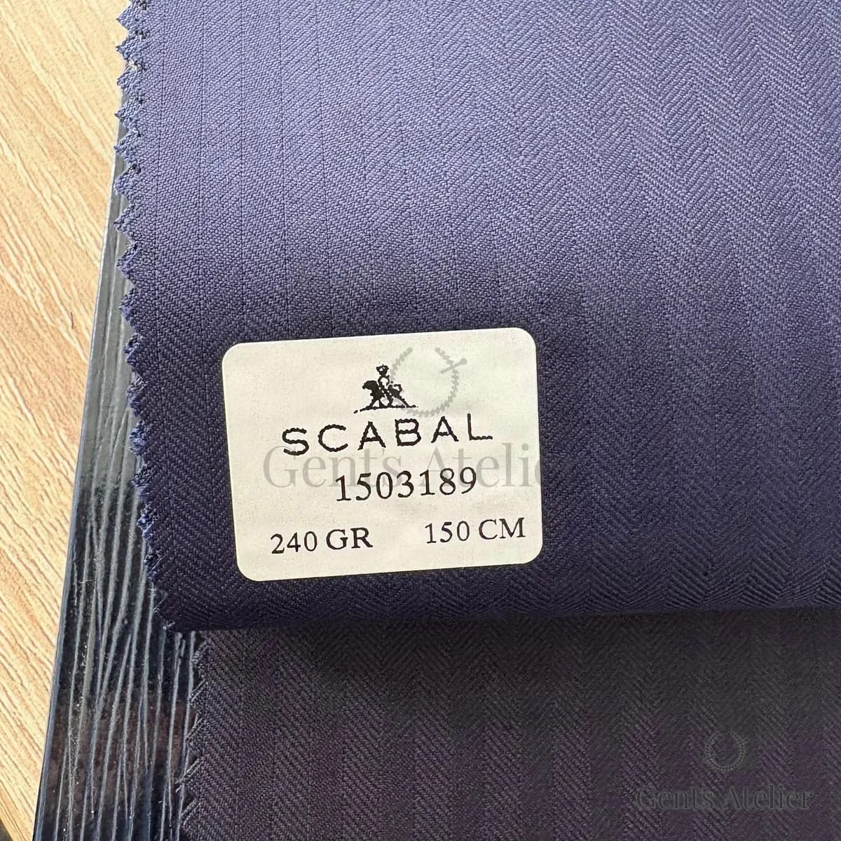 Образец ткани Scabal 1503189 с этикеткой, тёмно-синий с фиолетовым отливом