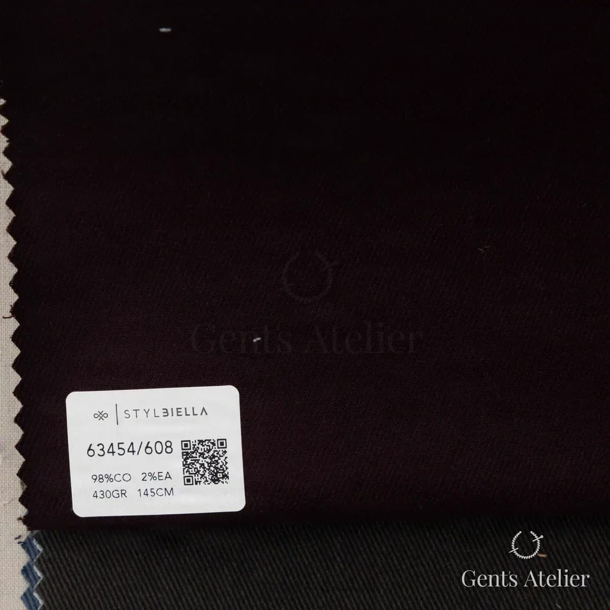 Образец ткани Stylbiella 63454/608 с этикеткой, тёмно-коричневый