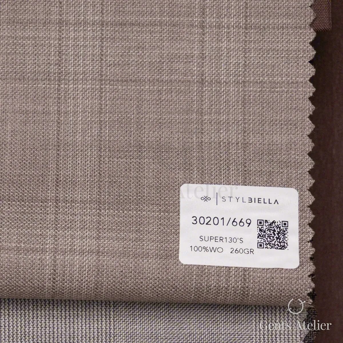 Образец ткани Stylbiella 30201/669 с этикеткой, тёмный серо-бежевый (тауп)