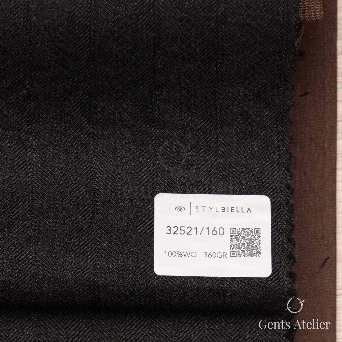 Образец ткани Stylbiella 32521/160 с этикеткой, тёмно-серый (почти чёрный)