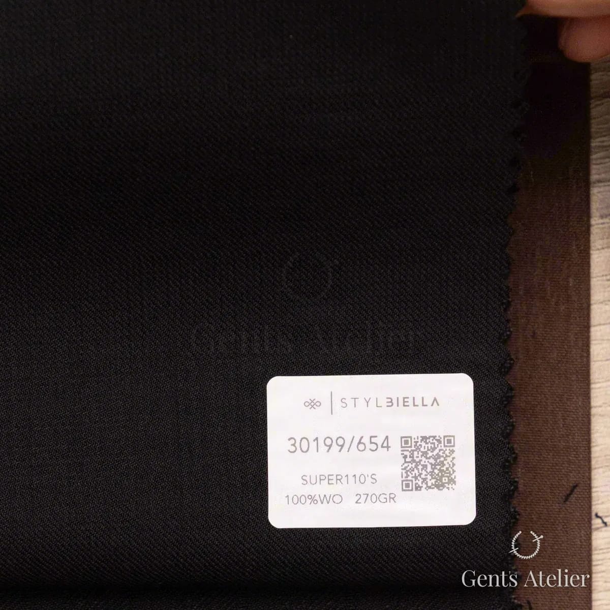 Образец ткани Stylbiella 30199/654 с этикеткой, чёрный
