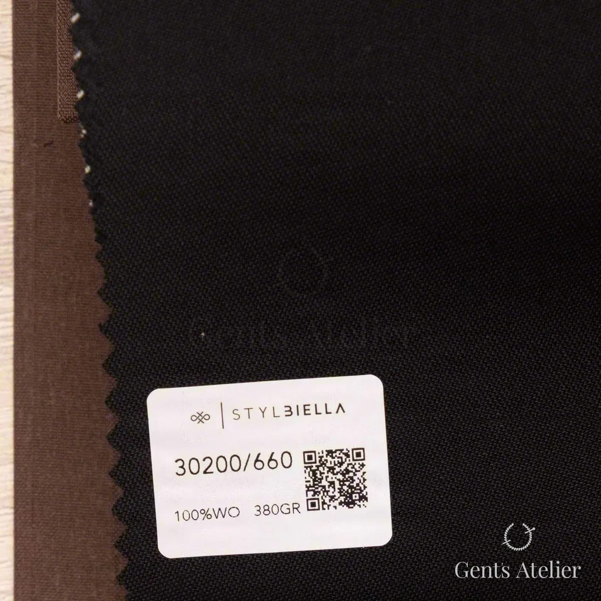 Образец ткани Stylbiella 30200/660 с этикеткой, чёрный