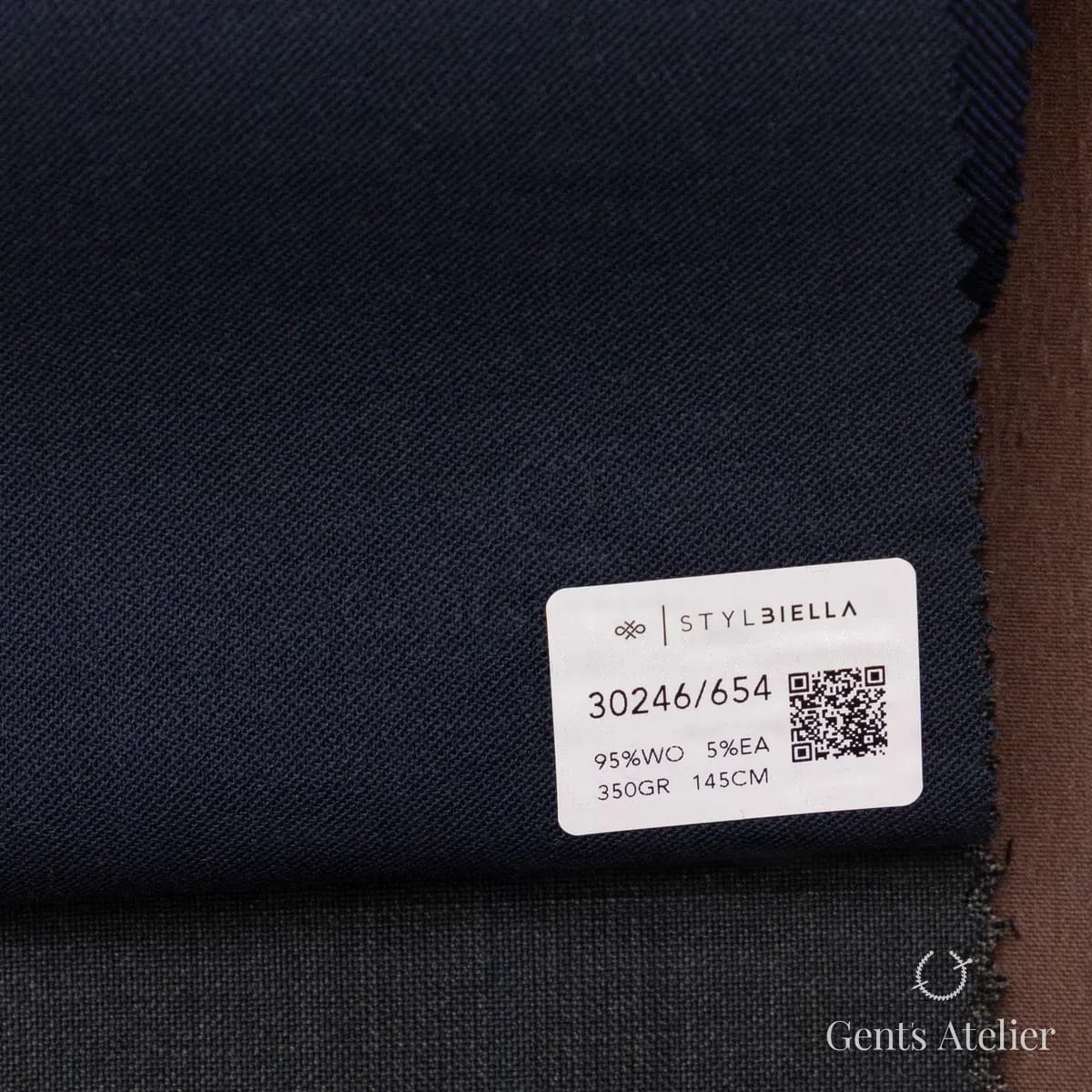 Образец ткани Stylbiella 30246/654 с этикеткой, тёмно-синий
