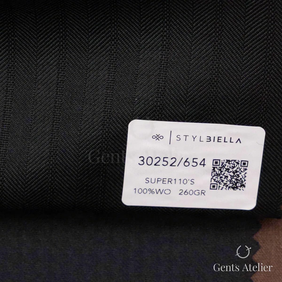 Образец ткани Stylbiella 30252/654 с этикеткой, тёмный антрацит