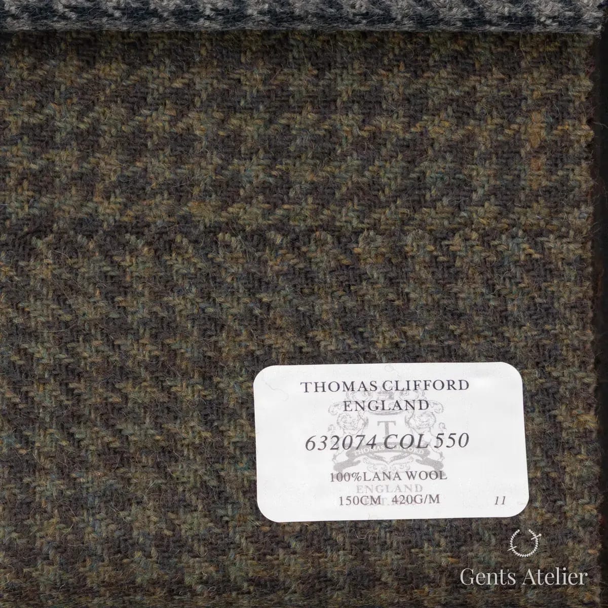 Образец ткани Thomas Clifford 632074 COL 550 с этикеткой, оливковый