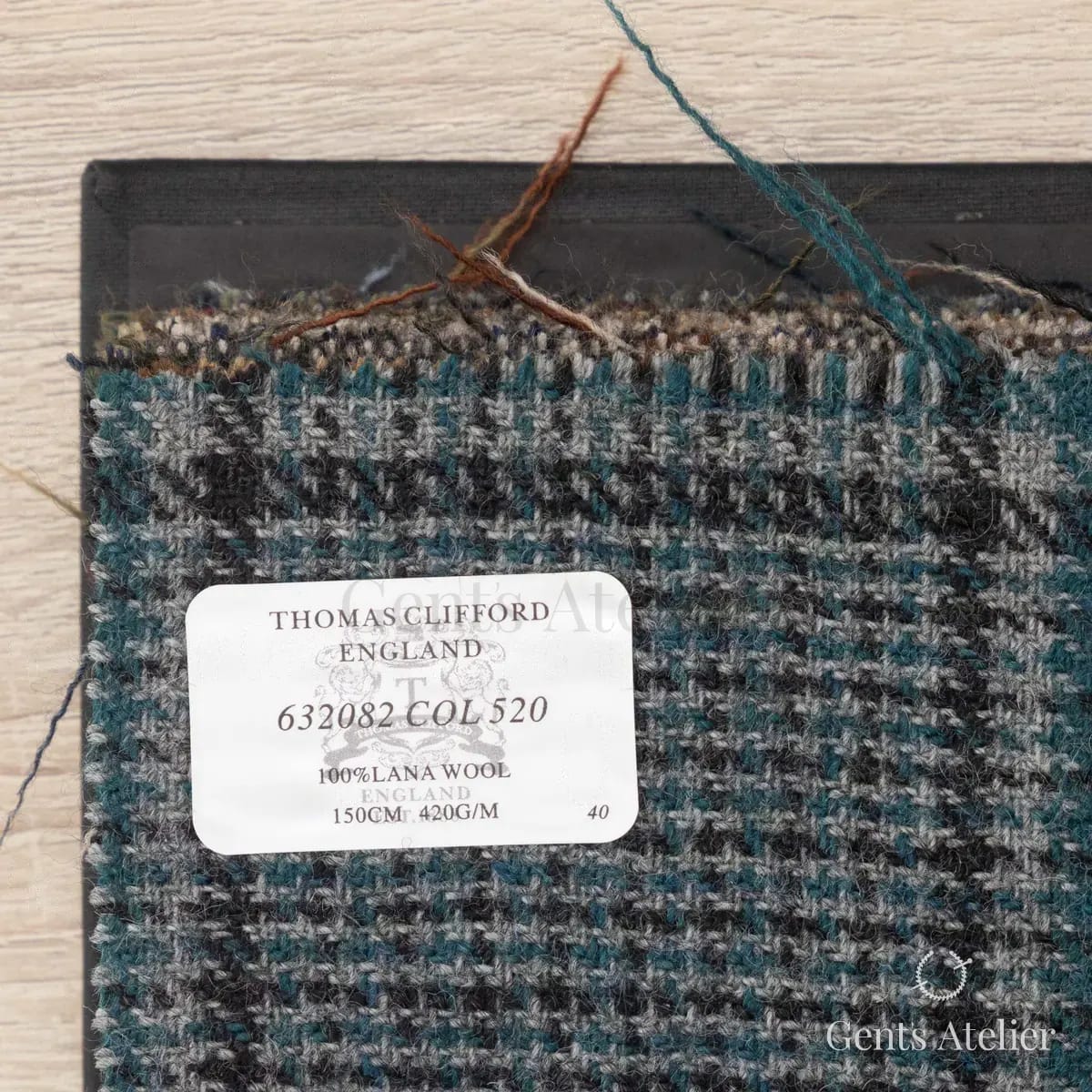Драпировка ткани Thomas Clifford 632082 COL 520 крупным планом
