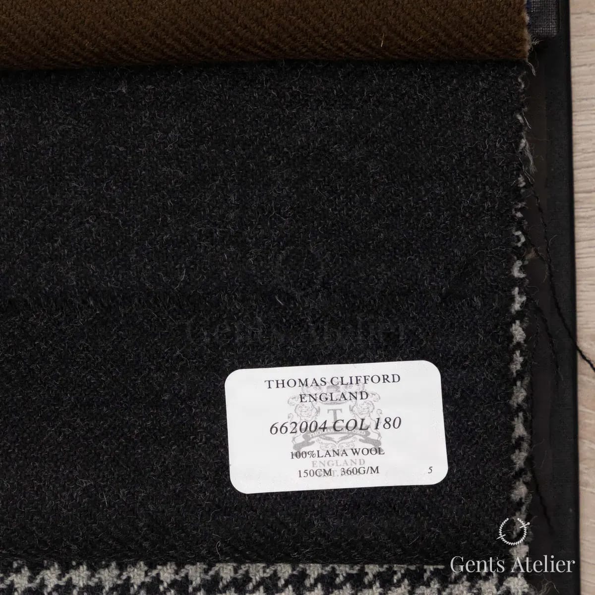 Образец ткани Thomas Clifford 662004 COL 180 с этикеткой, чёрный