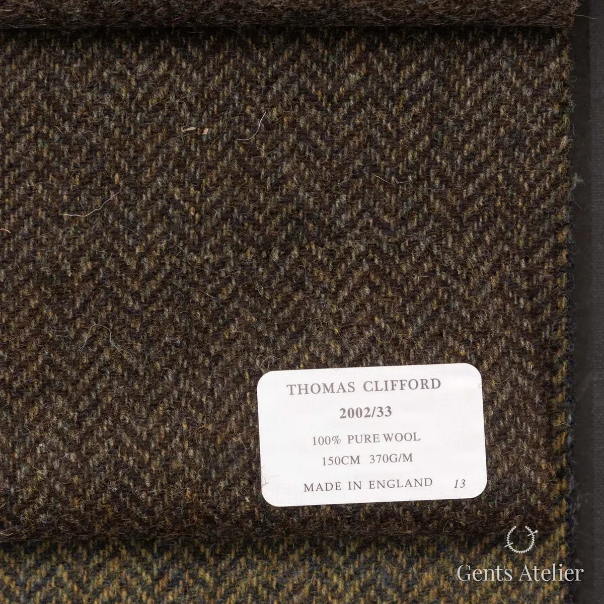 Образец ткани Thomas Clifford 2002/33 с этикеткой, тёмно-оливковый