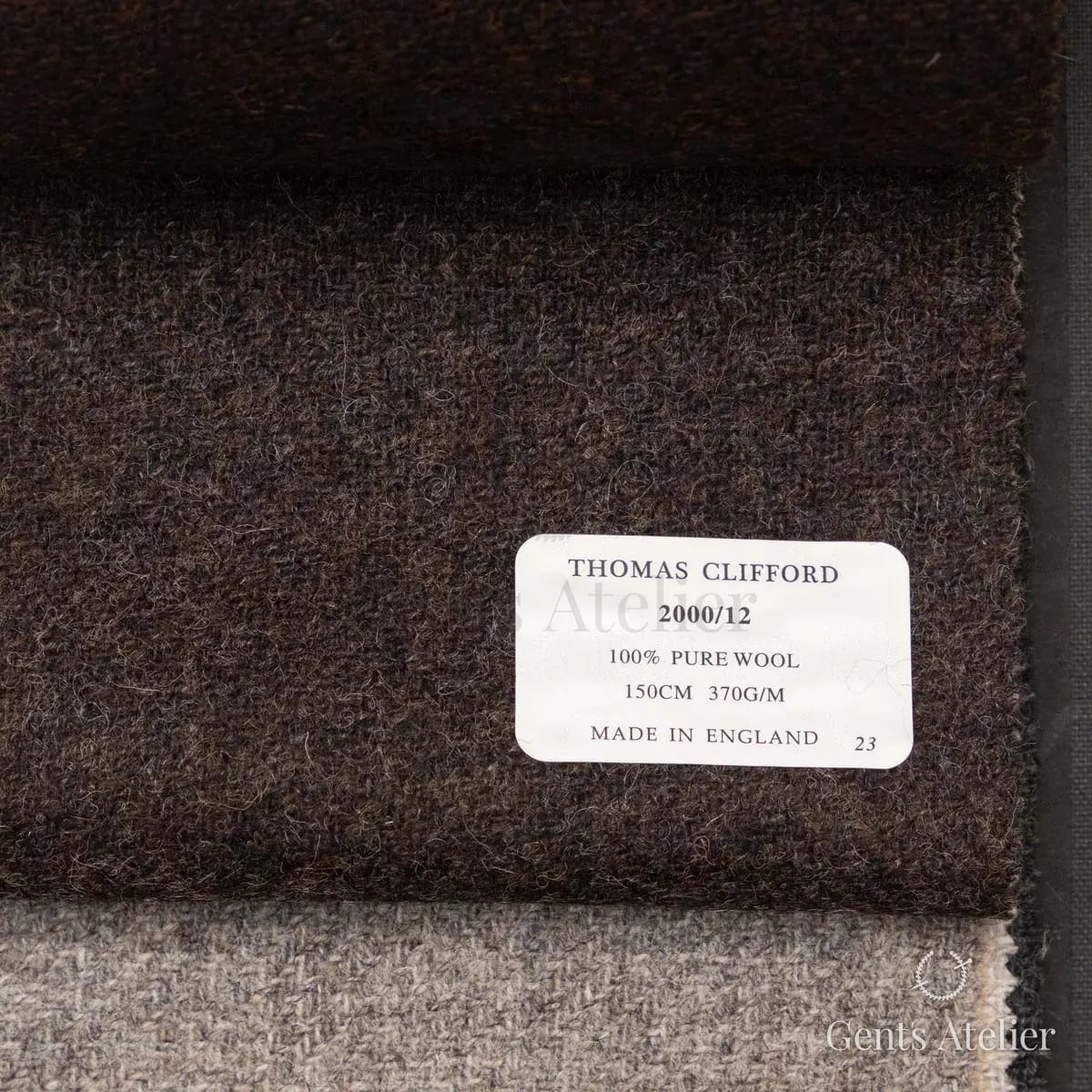 Образец ткани Thomas Clifford 2000/12 с этикеткой, тёмно-коричневый