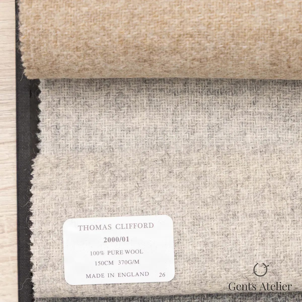 Образец ткани Thomas Clifford 2000/01 с этикеткой, светло-серый