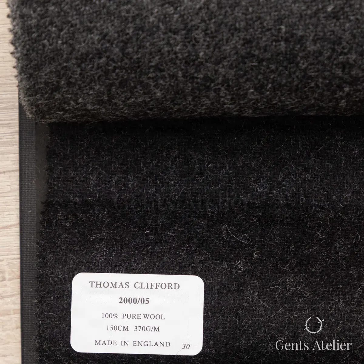 Образец ткани Thomas Clifford 2000/05 с этикеткой, чёрный