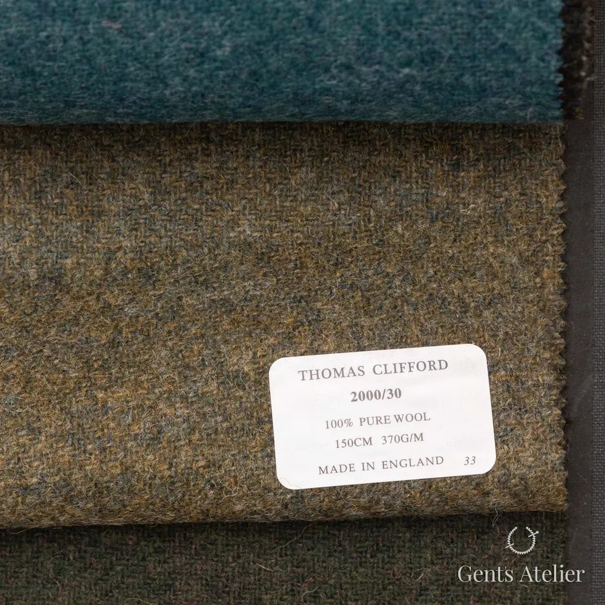Образец ткани Thomas Clifford 2000/30 с этикеткой, оливковый