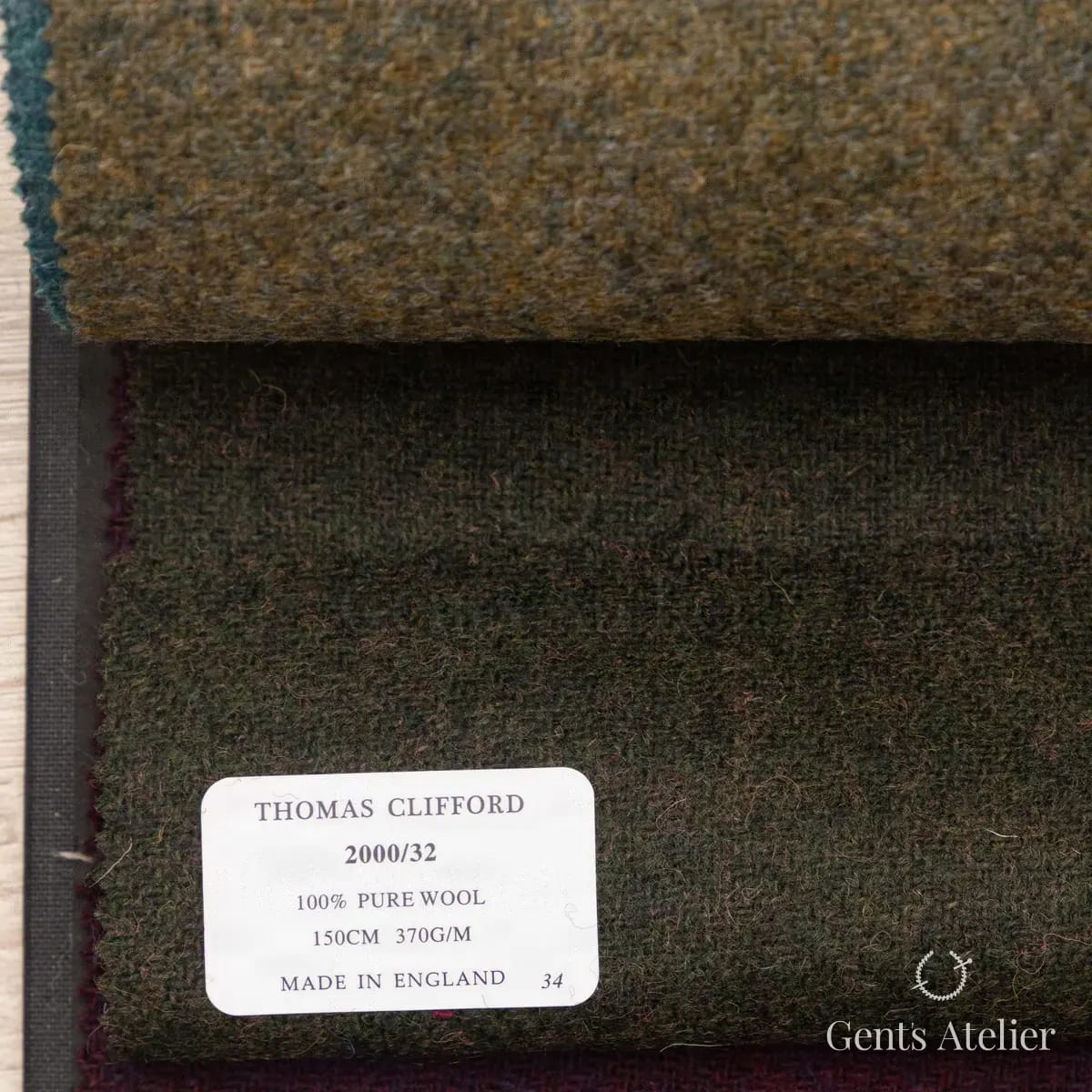 Образец ткани Thomas Clifford 2000/32 с этикеткой, тёмно-зелёный