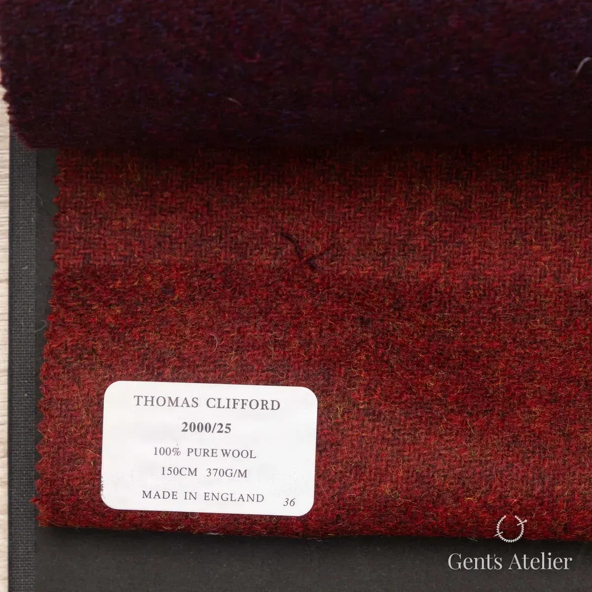 Образец ткани Thomas Clifford 2000/25 с этикеткой, бордовый
