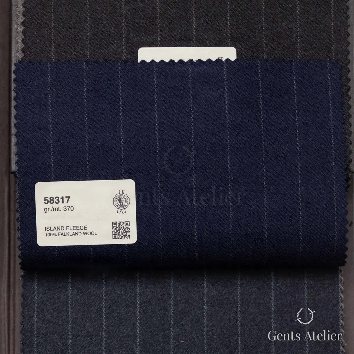 Образец ткани Ermenegildo Zegna 58317 с этикеткой, тёмно-синий