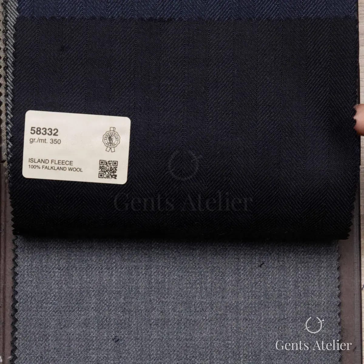 Образец ткани Ermenegildo Zegna 58332 с этикеткой, чёрный
