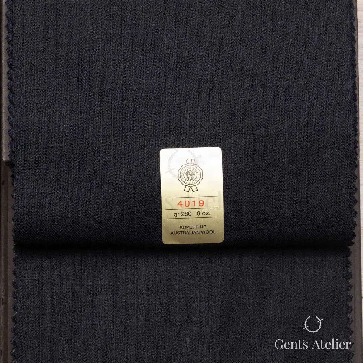 Образец ткани Ermenegildo Zegna 4019 с этикеткой, тёмно-синий