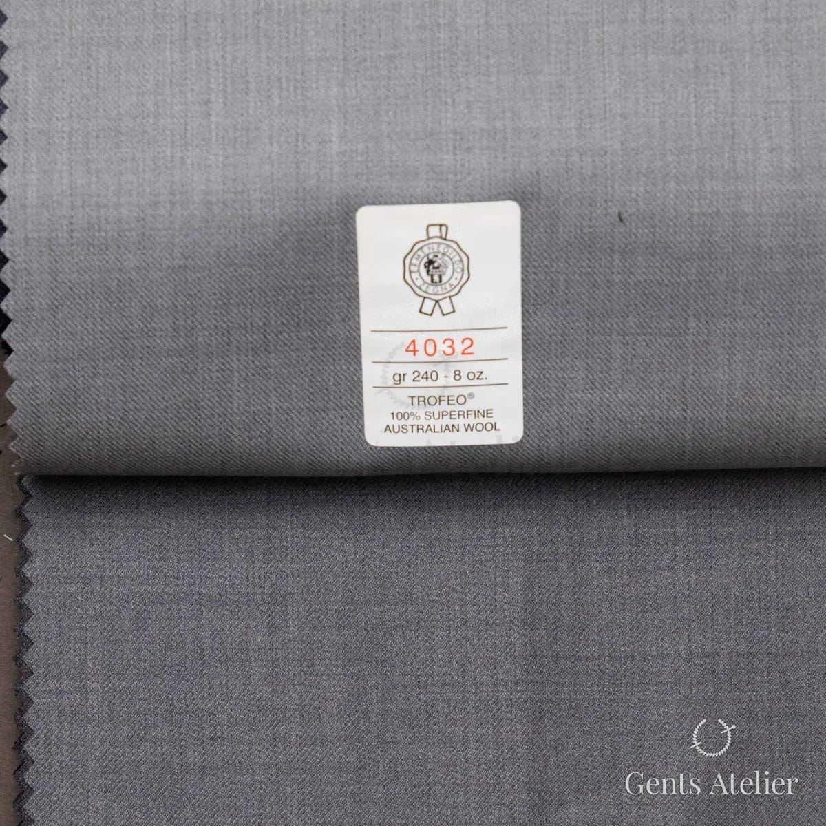 Образец ткани Ermenegildo Zegna 4032 с этикеткой, светло-серый