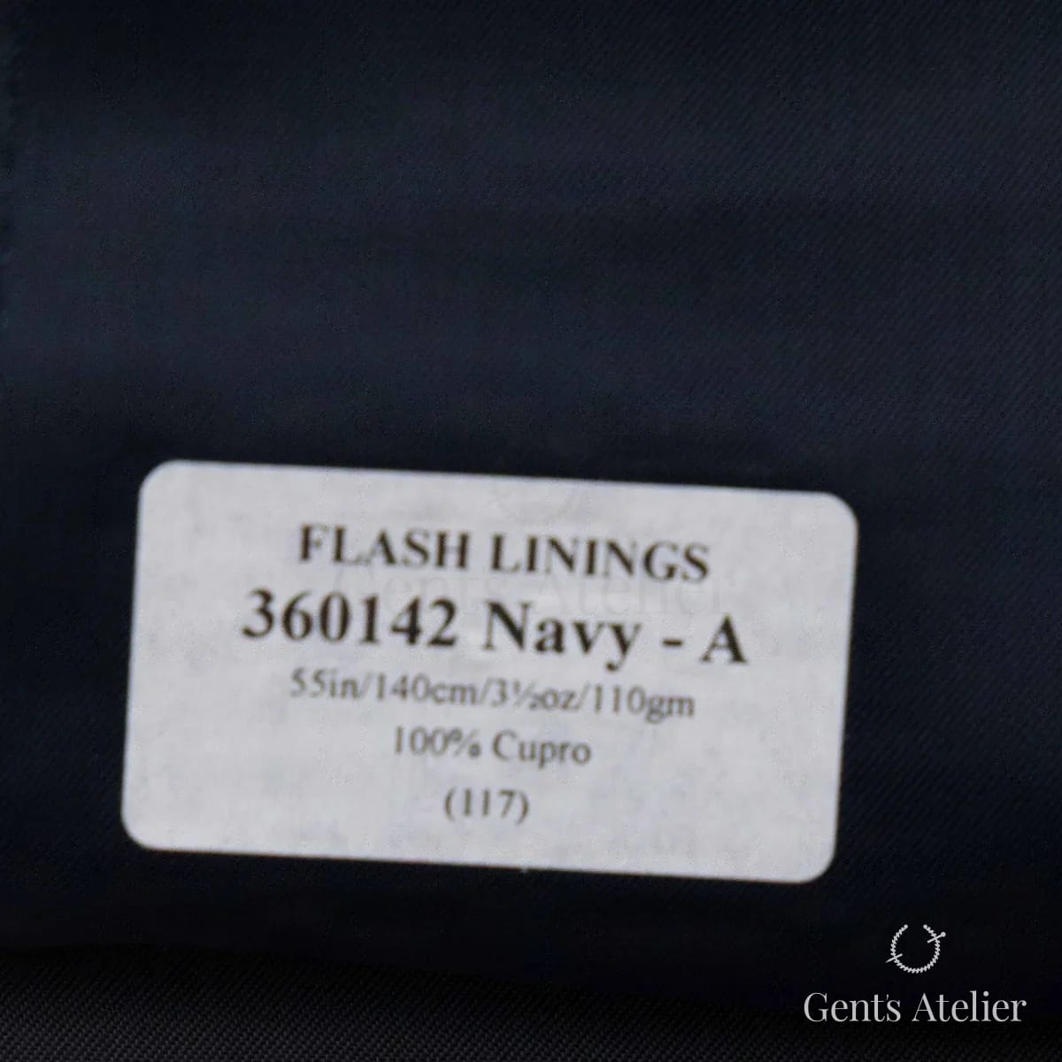 Образец ткани Gladson 360142 Navy - A с этикеткой, тёмно-синий (Navy), почти чёрный, однотонный