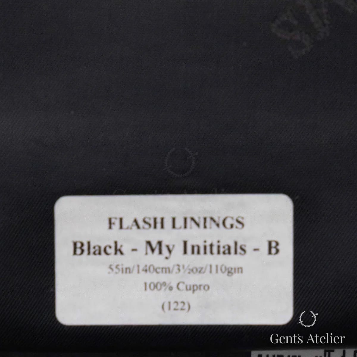 Образец ткани Gladson Black - My Initials - B с этикеткой, чёрный с тональным жаккардовым узором из инициалов