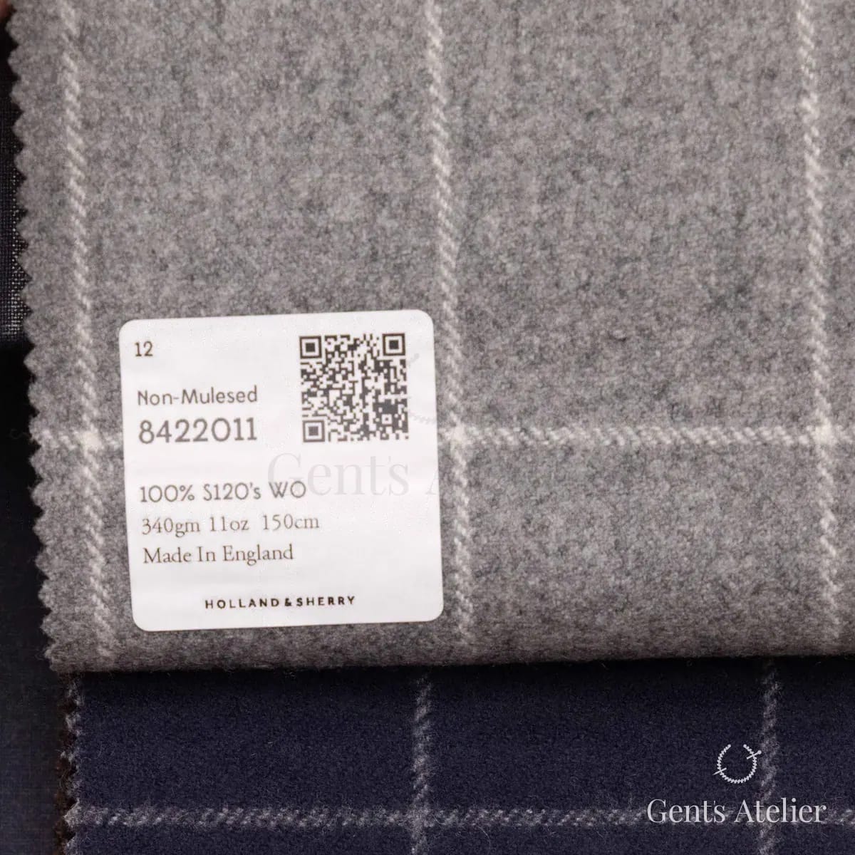 Образец ткани Holland & Sherry 8422011 с этикеткой, светло-серый