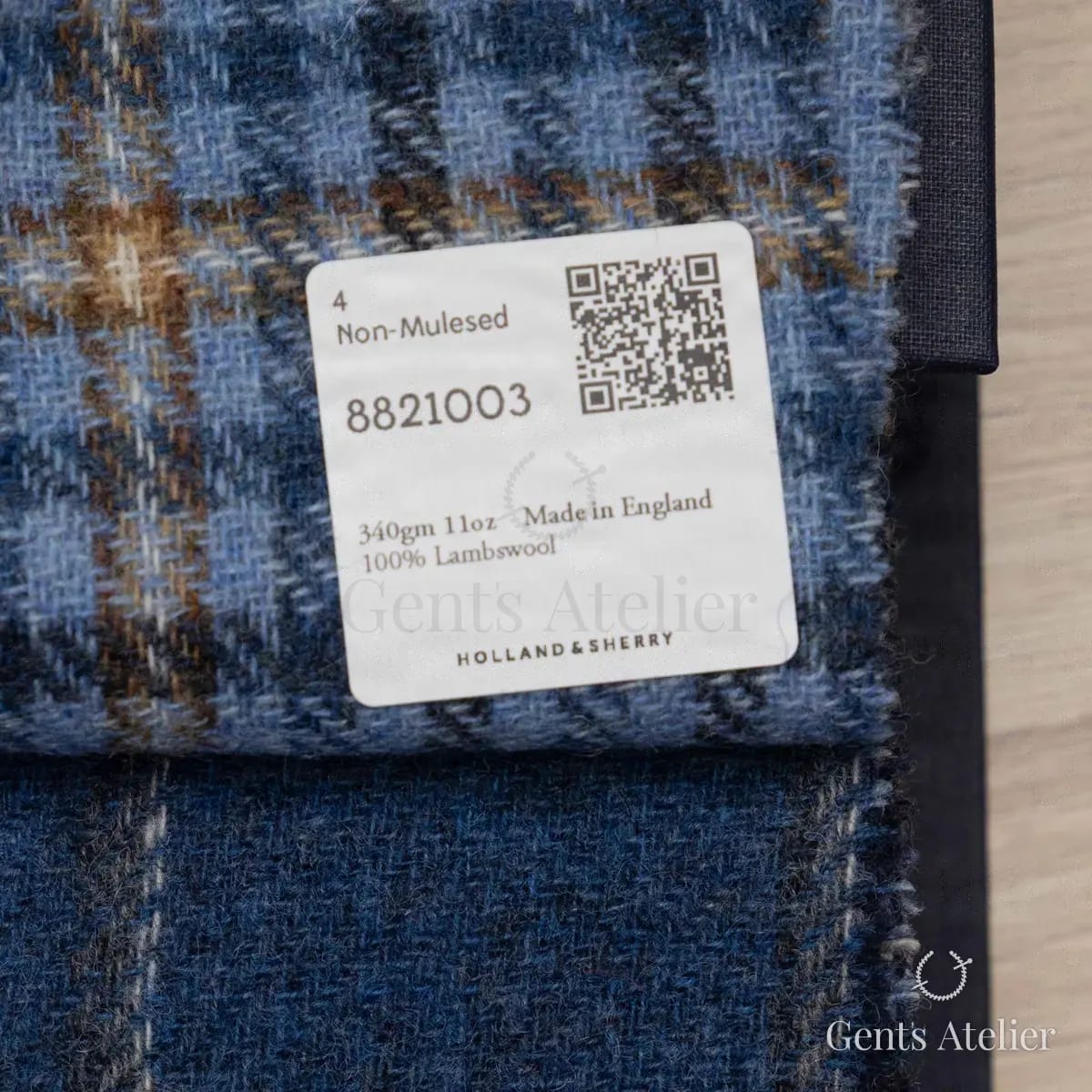 Образец ткани Holland & Sherry 8821003 с этикеткой, синий