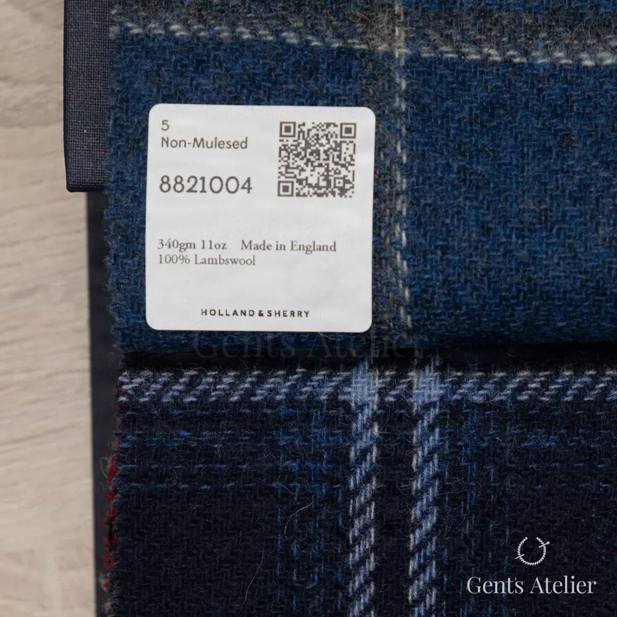 Образец ткани Holland & Sherry 8821004 с этикеткой, синий